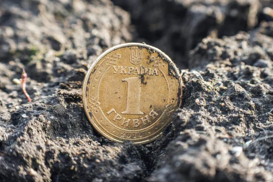 Монета в землі